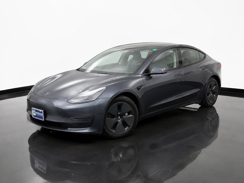 Used 2023 Tesla Model 3 Standard Range RWD image 1