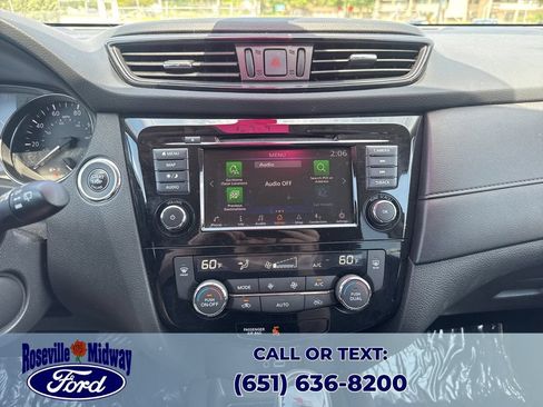 Used 2018 Nissan Rogue SV w/ Premium Package AWD/4WD image 18