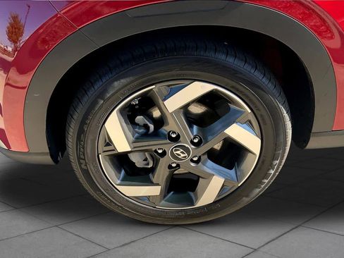 Certified 2025 Hyundai Venue SEL FWD image 11