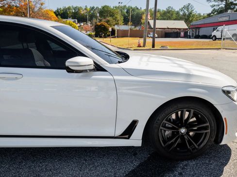 Used 2018 BMW 750i image 11