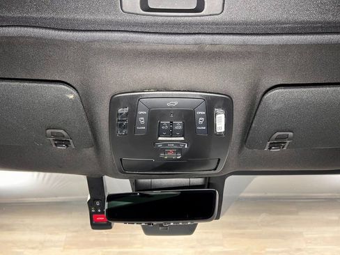 Used 2025 Toyota Sienna Platinum image 20