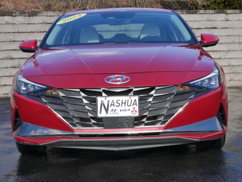 Used 2023 Hyundai Elantra Limited image 2