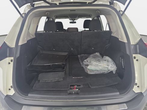 Used 2023 Nissan Rogue SV FWD image 12