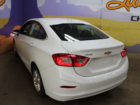 Used 2018 Chevrolet Cruze LT w/ LT Convenience Package FWD image 6