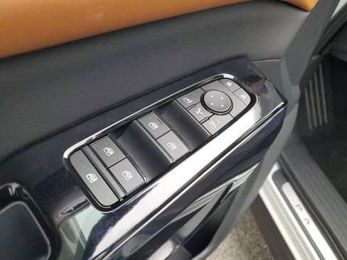 New 2026 Nissan Pathfinder Platinum image 17