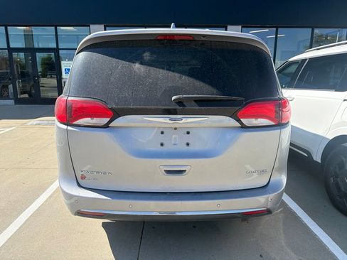 Used 2018 Chrysler Pacifica Limited FWD image 5