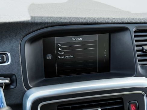 Used 2017 Volvo V60 T5 Premier w/ Convenience Package image 28