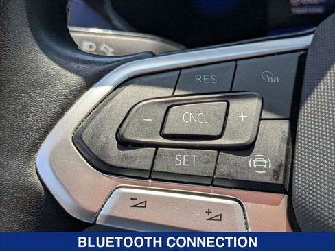 Certified 2022 Volkswagen Taos SE FWD image 14
