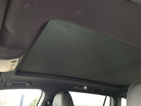 Used 2022 Volkswagen Tiguan SE R-Line image 15