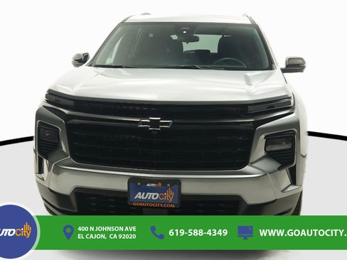 Used 2024 Chevrolet Traverse LT w/ Midnight/Sport Edition FWD image 4