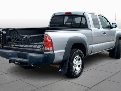 Used 2015 Toyota Tacoma 4x4 Access Cab w/ Convenience Package image 12