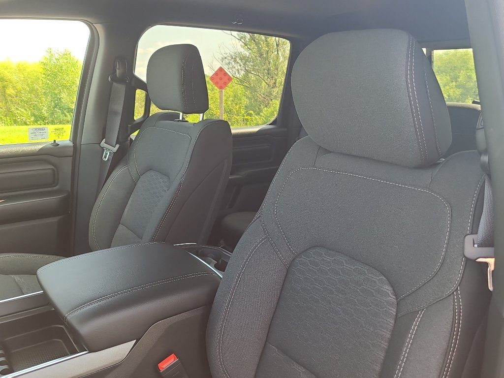 New 2026 RAM 1500 Express AWD/4WD image 16