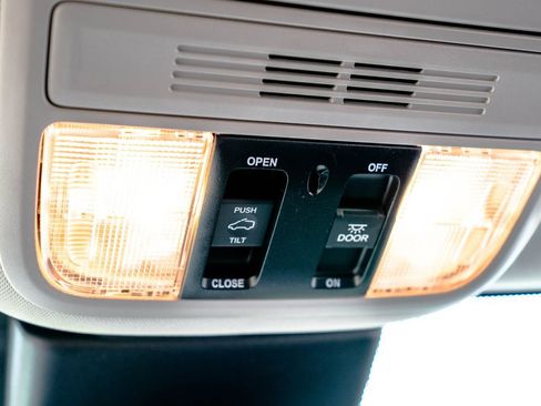 Used 2025 Honda Odyssey EX-L image 33