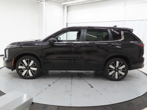 New 2026 Mitsubishi Outlander SE FWD image 7