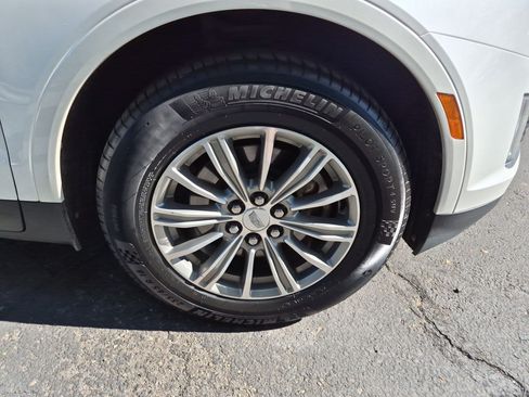 Used 2017 Cadillac XT5 Luxury w/ Driver Awareness Package AWD/4WD image 12