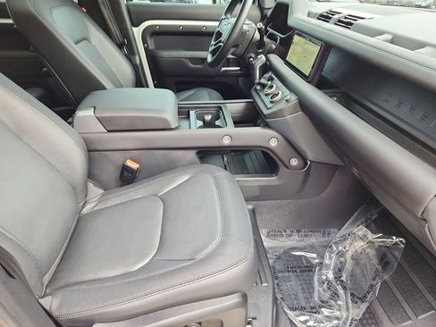 Used 2024 Land Rover Defender 110 X-Dynamic SE image 3