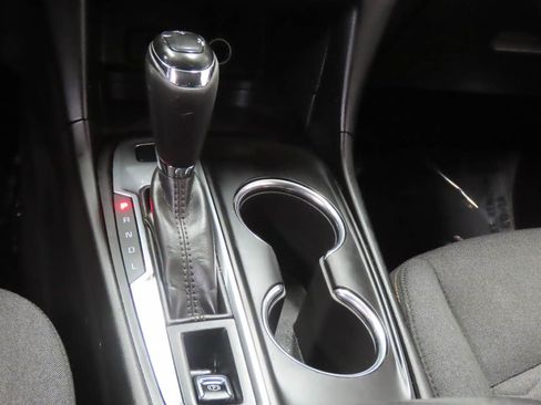 Used 2018 Chevrolet Equinox LT FWD image 11