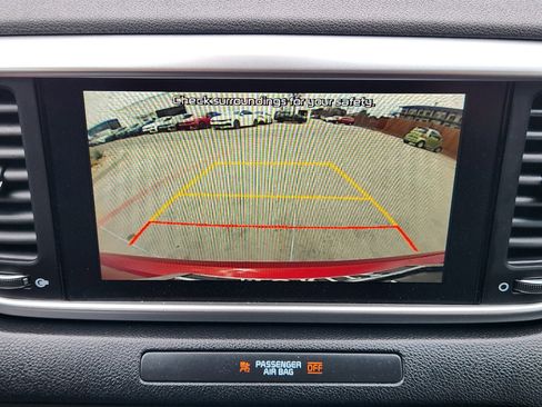 Certified 2022 Kia Sportage LX w/ LX FWD Value Edition Package image 17