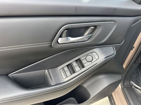 Used 2024 Nissan Rogue SV w/ SV Premium Package image 25