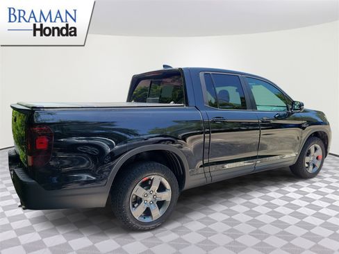 Used 2024 Honda Ridgeline TrailSport image 3