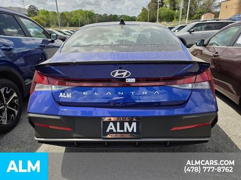 Used 2025 Hyundai Elantra Sport image 9