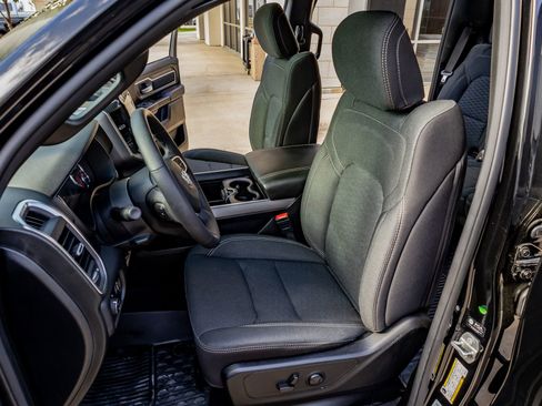 Used 2025 RAM 1500 Big Horn AWD/4WD image 28