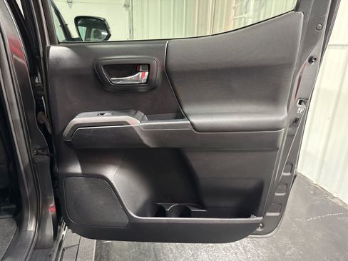 Used 2019 Toyota Tacoma TRD Sport AWD/4WD image 14