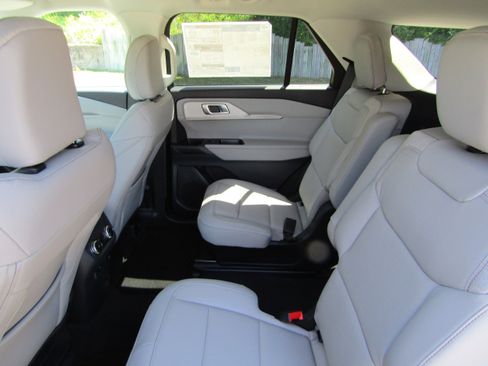 New 2026 Ford Explorer Active w/ Active Comfort Package AWD/4WD image 13
