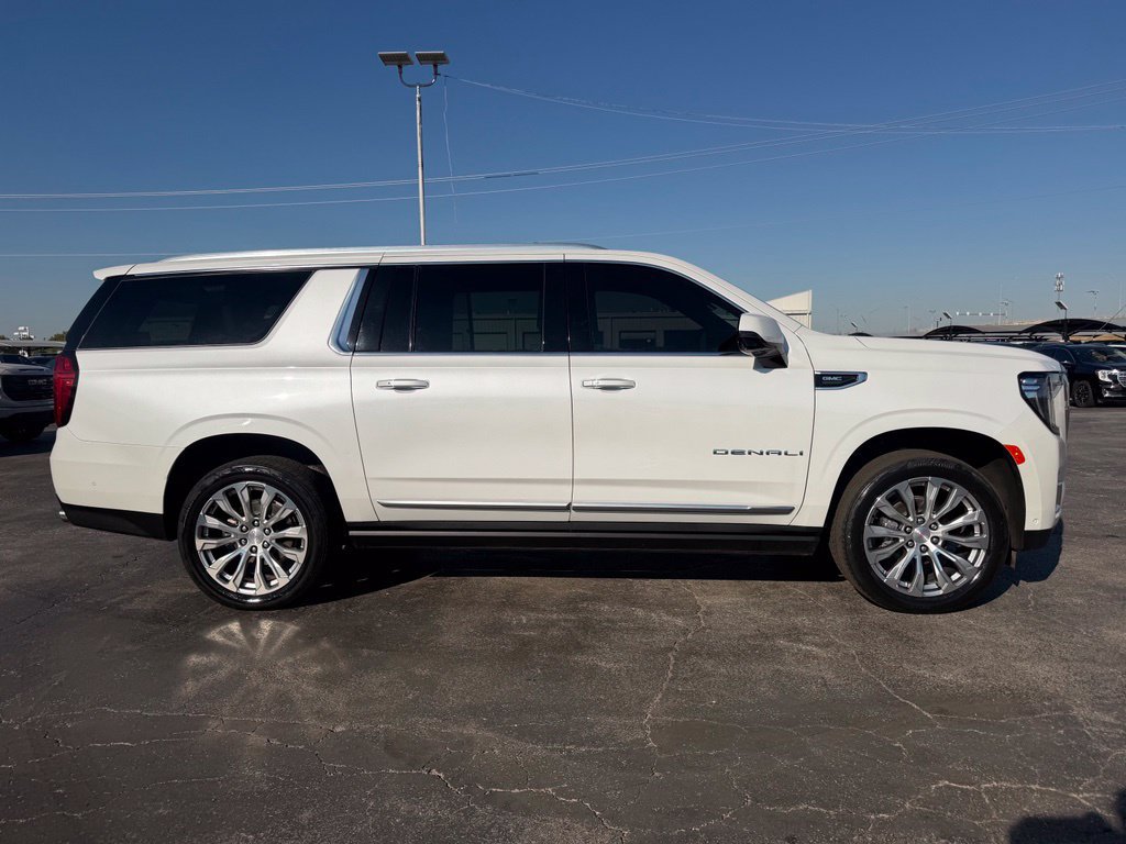 Used 2023 GMC Yukon XL Denali w/ Denali Reserve Package AWD/4WD image 4