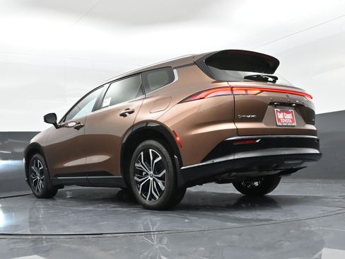 New 2025 Toyota Crown Signia image 26