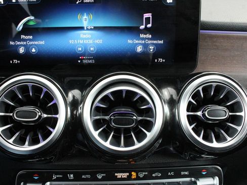 Used 2022 Mercedes-Benz GLB 250 4MATIC image 35