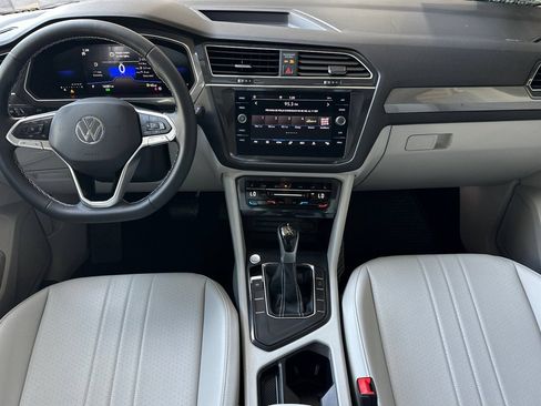 Used 2023 Volkswagen Tiguan SE w/ Panoramic Sunroof Package FWD image 13