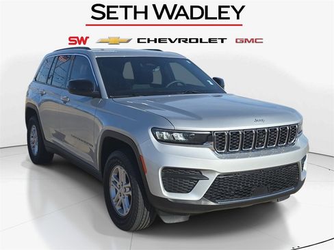 Used 2025 Jeep Grand Cherokee Laredo w/ Luxury Tech Group I image 3
