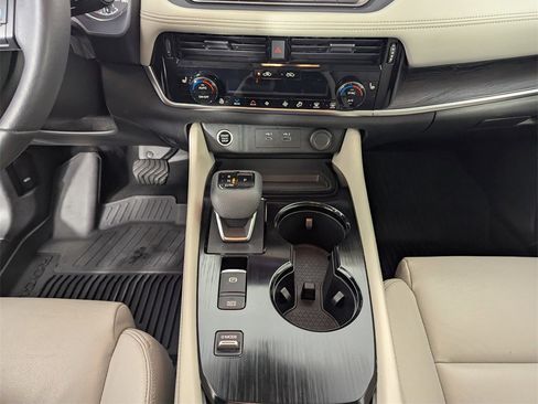 Used 2021 Nissan Rogue SL image 27