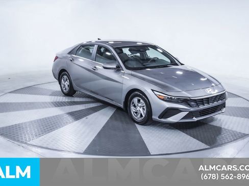 Used 2025 Hyundai Elantra SE image 14