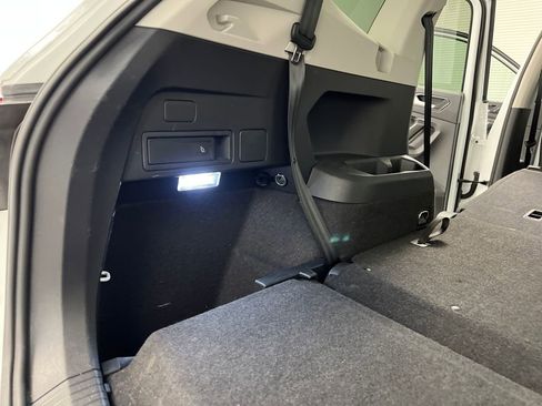 Used 2024 Volkswagen Tiguan Wolfsburg Edition image 38