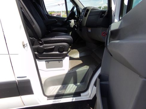 Used 2014 Mercedes-Benz Sprinter 2500 image 17
