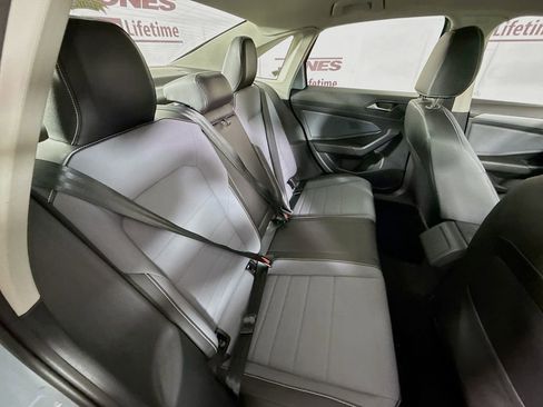 Used 2025 Volkswagen Jetta SE image 28