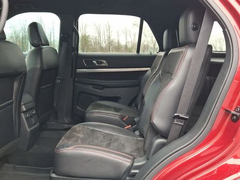 Used 2018 Ford Explorer XLT w/ Equipment Group 202A image 26