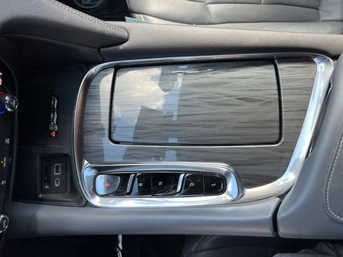 Used 2023 Buick Enclave Essence FWD image 43
