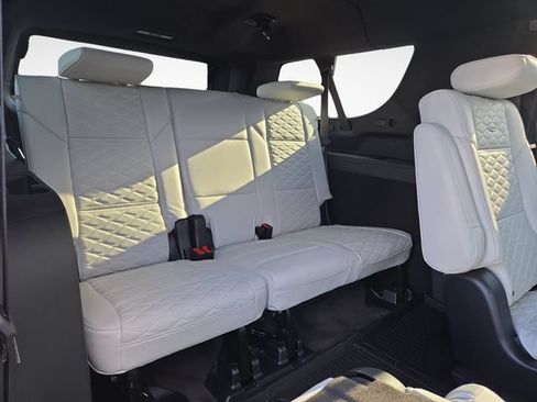 Used 2026 Cadillac Escalade ESV Platinum Sport w/ LPO, Floor Liner Package AWD/4WD image 38
