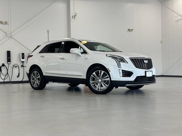 Certified 2025 Cadillac XT5 Premium Luxury AWD/4WD image 2