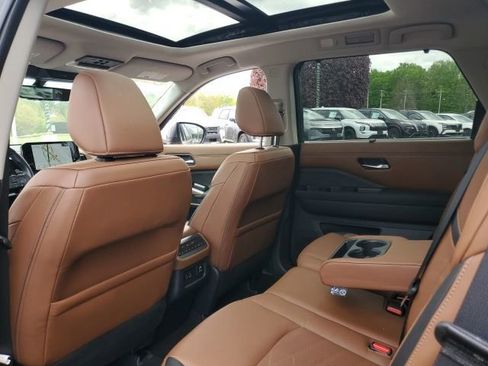 Certified 2023 Nissan Pathfinder Platinum w/ Cargo Package AWD/4WD image 25