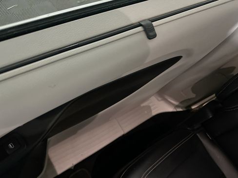 Used 2024 Chrysler Pacifica Touring-L image 31