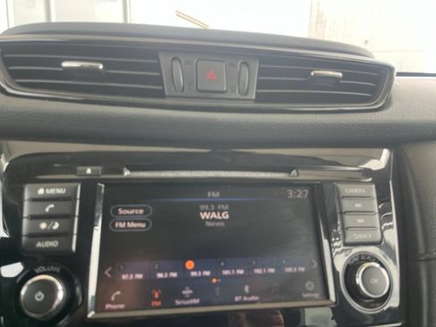 Used 2020 Nissan Rogue SV AWD/4WD image 16