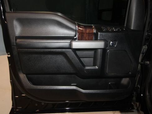 Used 2017 Ford F250 Platinum w/ Platinum Ultimate Package image 5