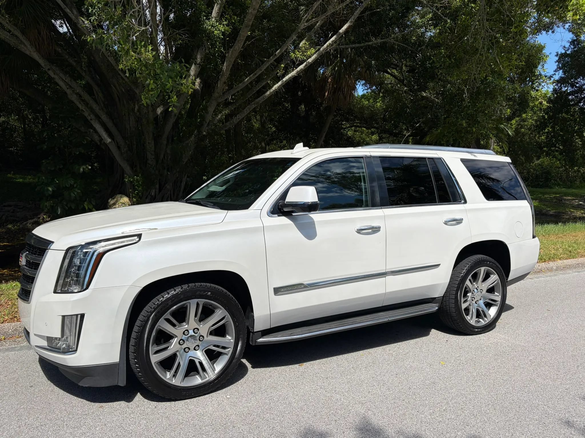 Used 2016 Cadillac Escalade Luxury RWD image 64