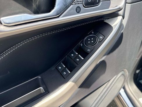 Used 2021 Ford Explorer Limited w/ Equipment Group 301A RWD image 18