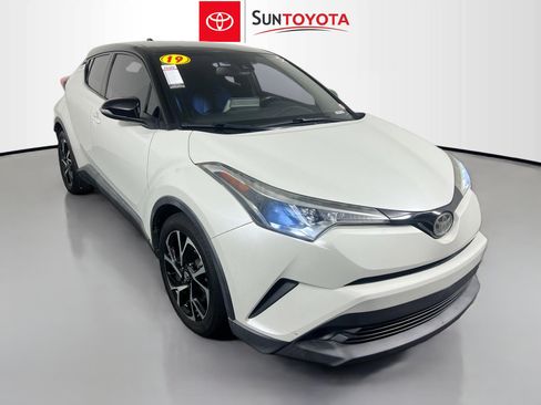Used 2019 Toyota C-HR XLE image 1