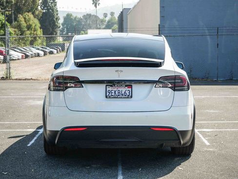 Used 2023 Tesla Model X AWD/4WD image 5